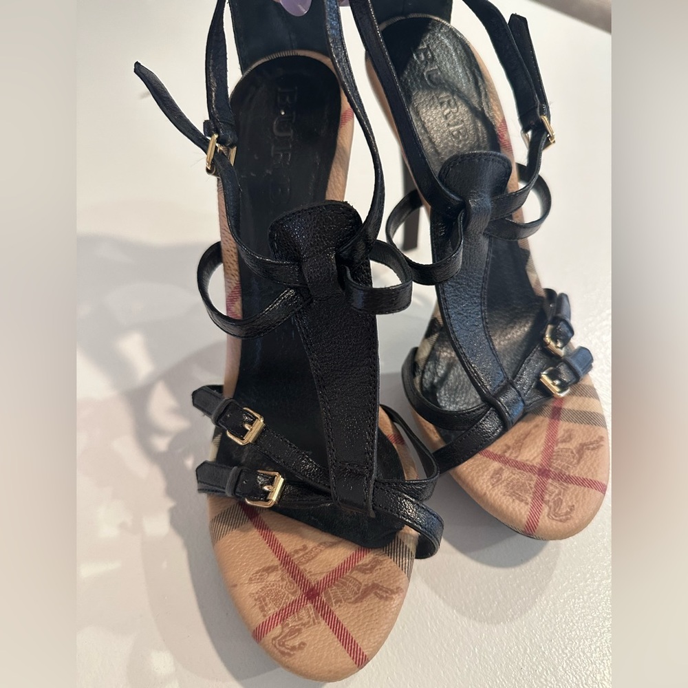 Burberry black lether T_bar ankle strap heels sandals - Picture 7 of 10